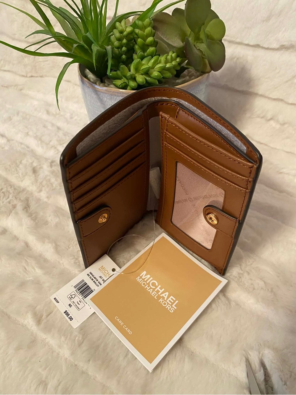 ✨🆕✨Brand New Michael Kors Medium Slim Wallet - Picture 3 of 7